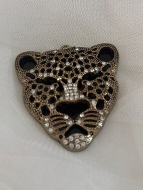 Gorgeous Rhinestone Leopard Pendant Black and Gold